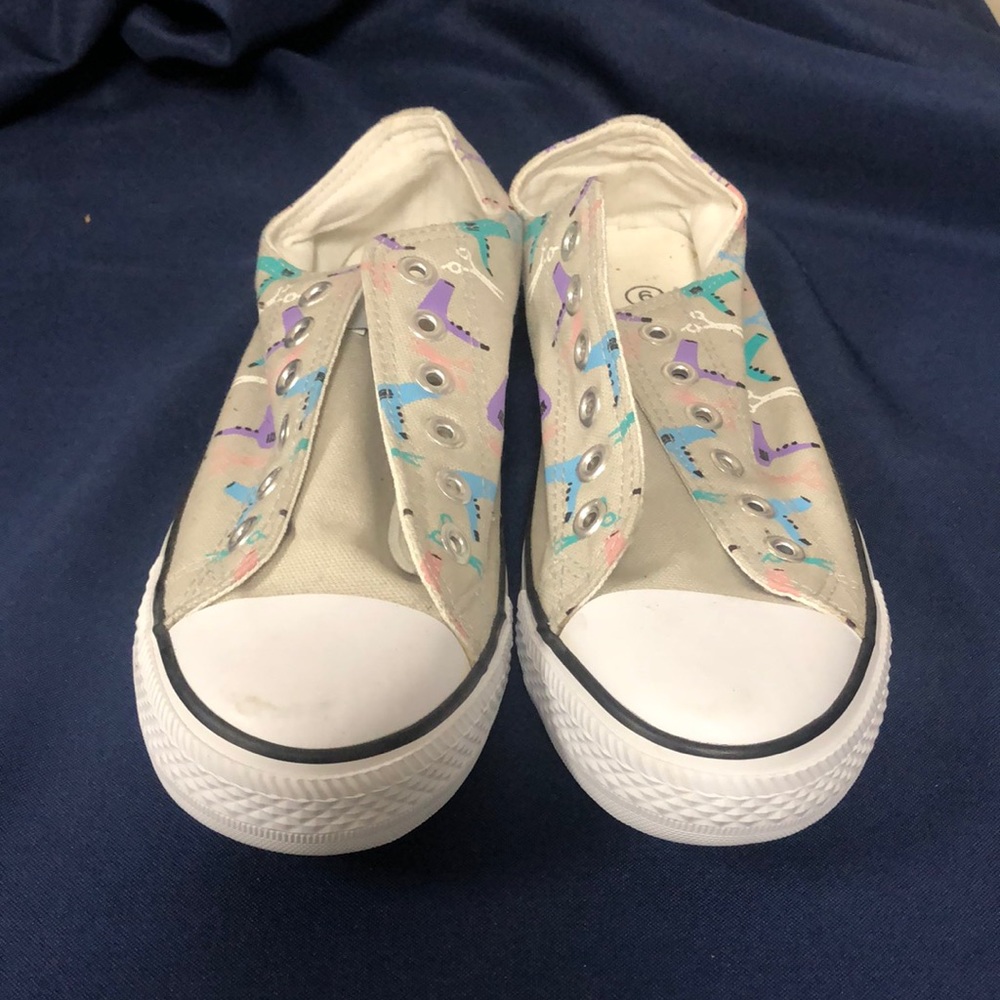 ATR canvas with blow dryers/scissors NWOT size 6